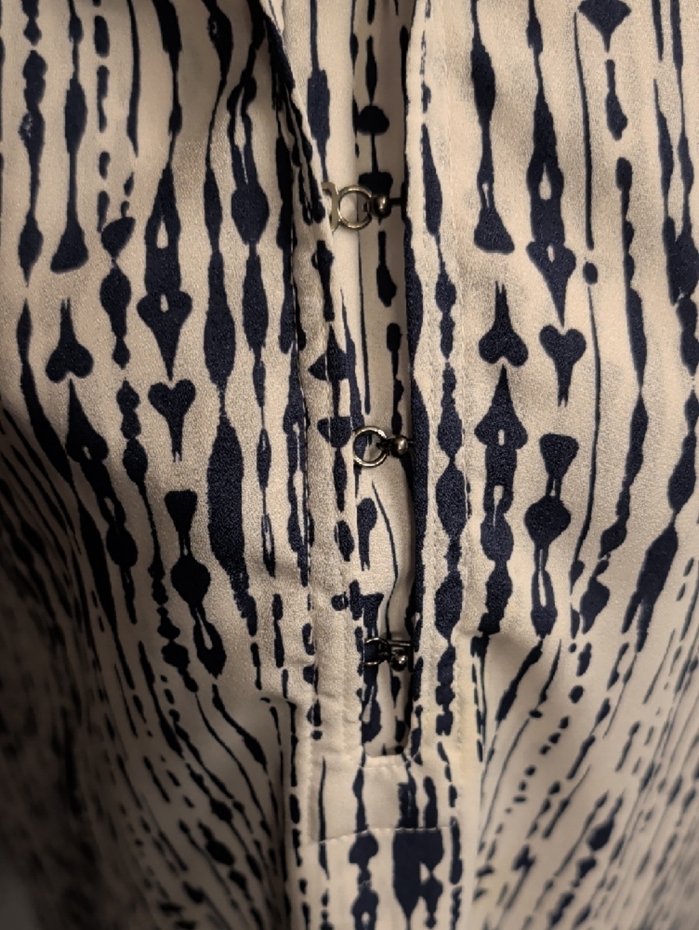 Sleeveless Split-Neck Tank Top - Navy Dot Stripe - Picture 3 of 4